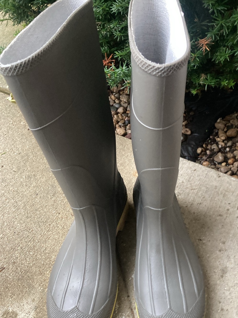 “Servus 75105 Men’s Size 8 Waterproof Rain/Snow & Work Safety Boots – NEW”